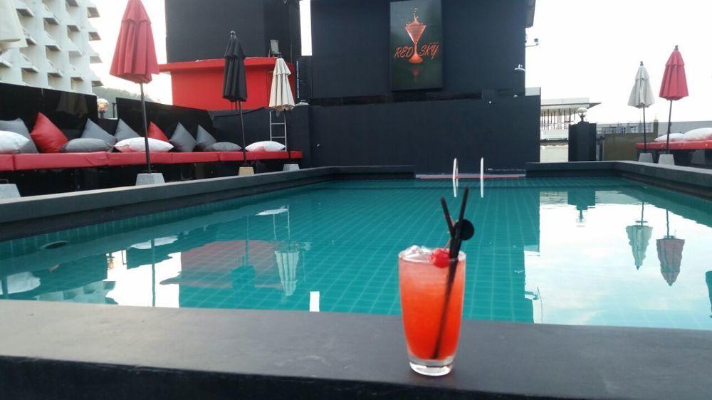 Sharaya Patong Hotel Exteriör bild