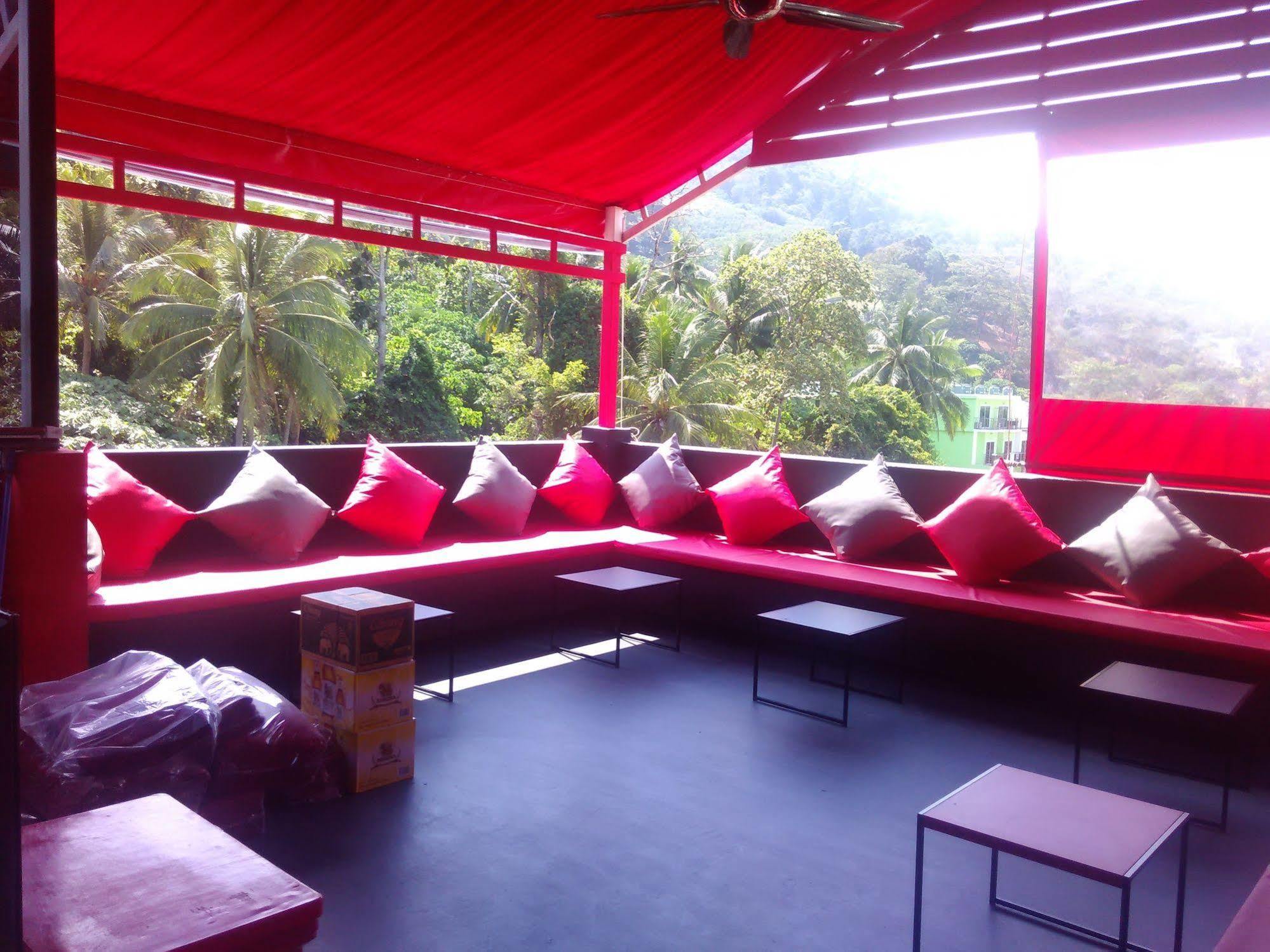 Sharaya Patong Hotel Exteriör bild