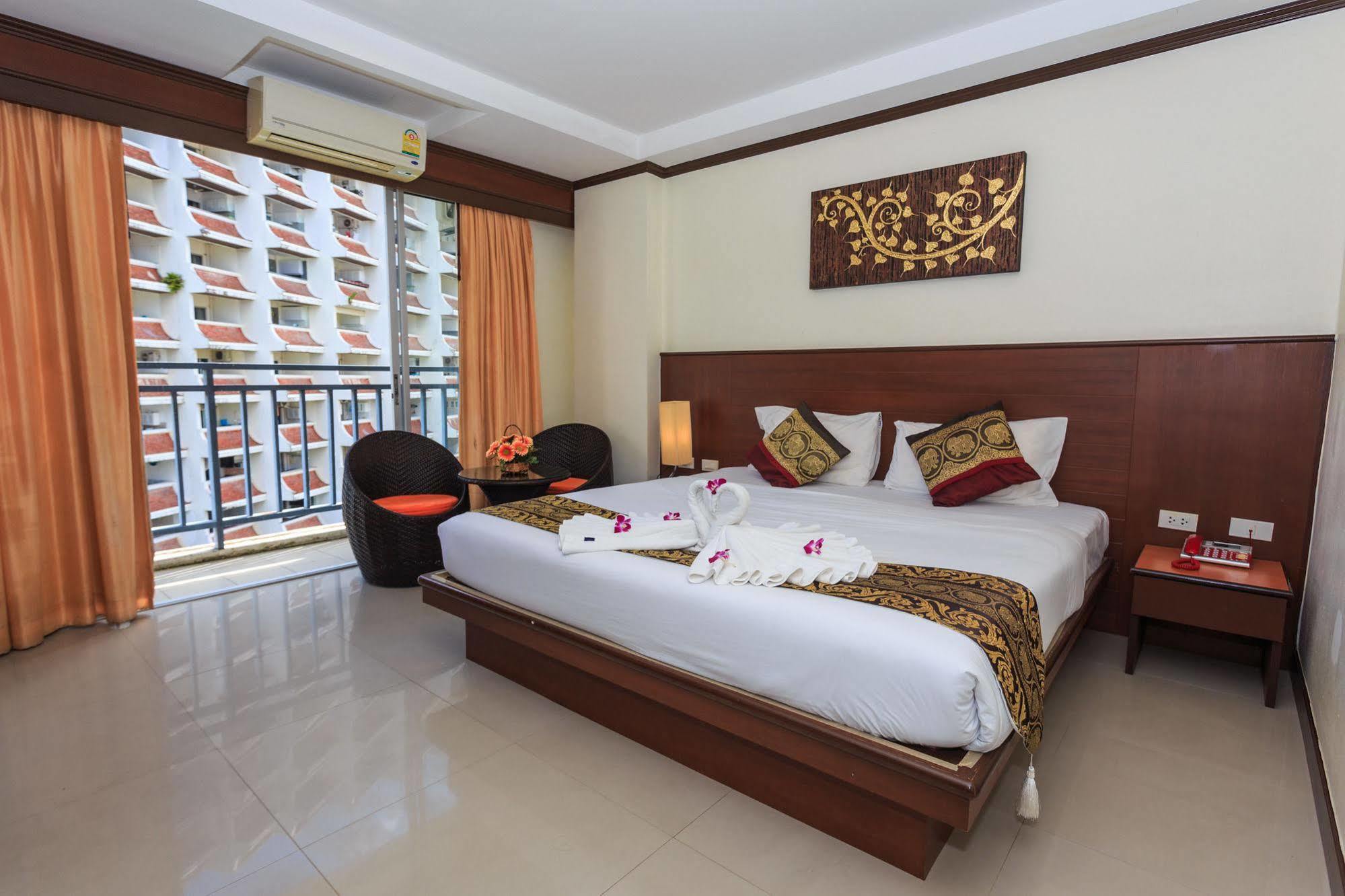 Sharaya Patong Hotel Exteriör bild