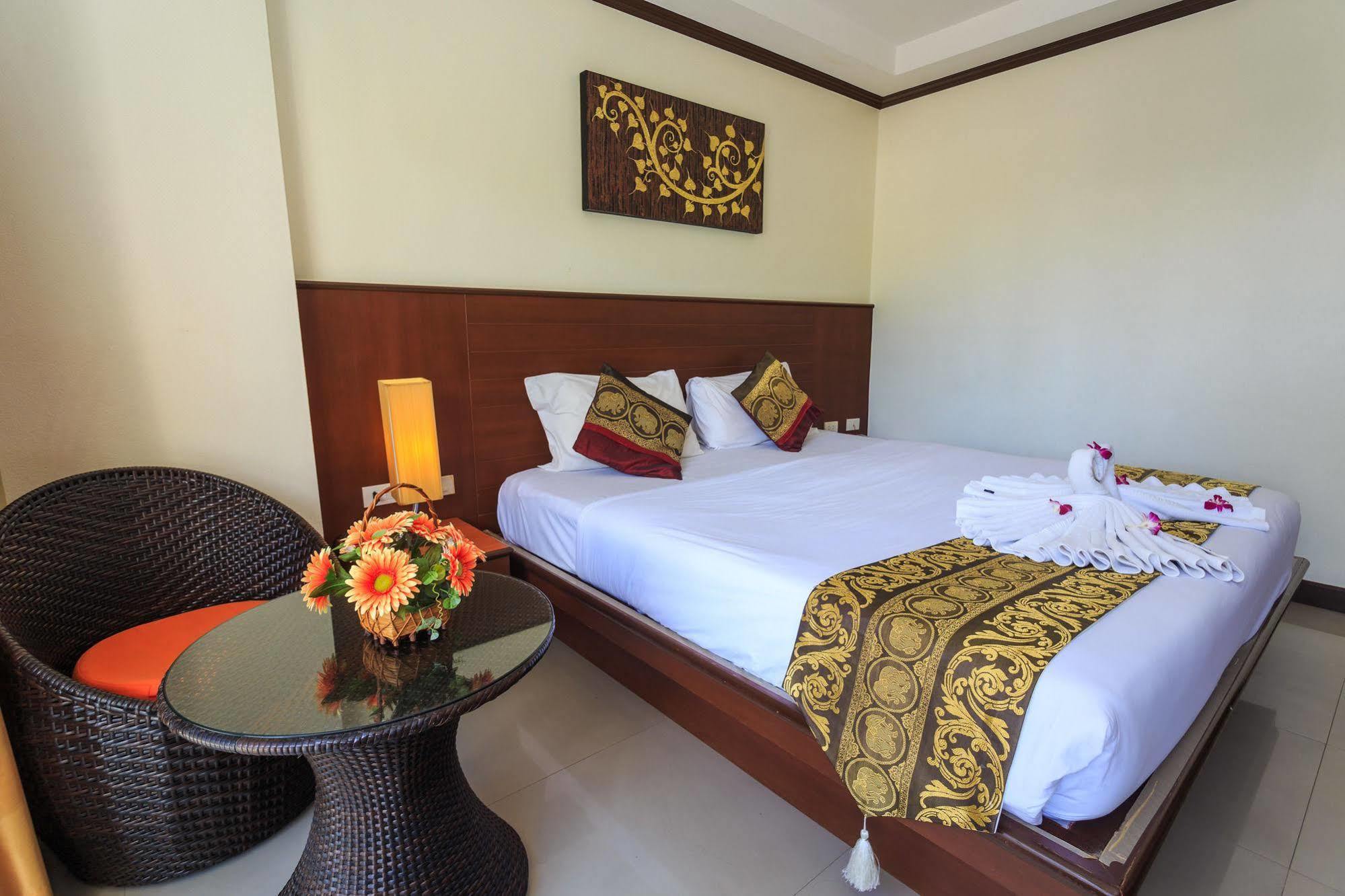 Sharaya Patong Hotel Exteriör bild